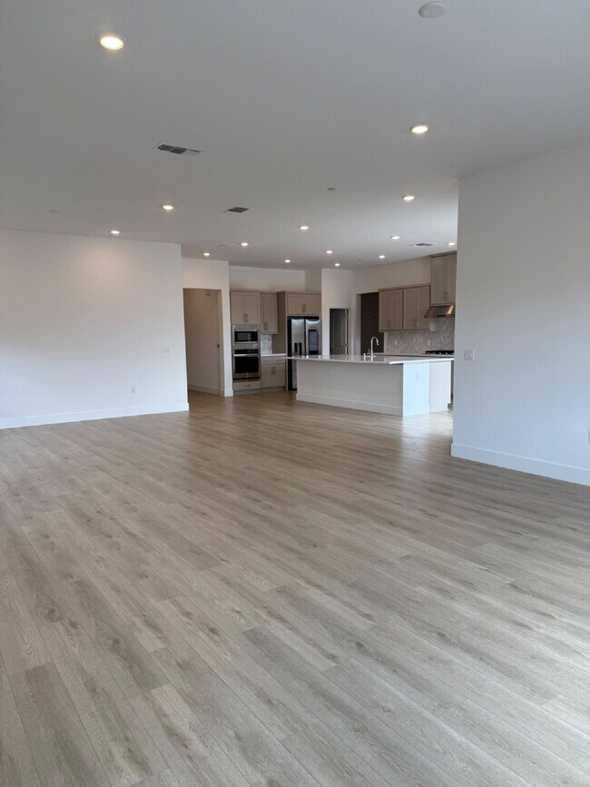 Building Photo - 8190 Lamplight Dr