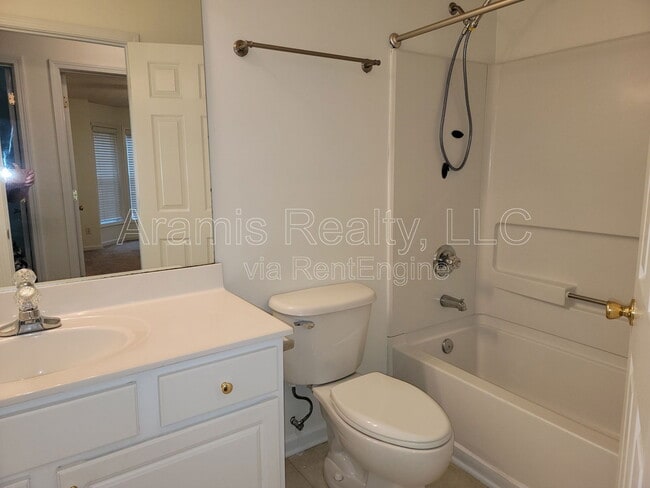 Building Photo - 3241 Cranberry Ln NE