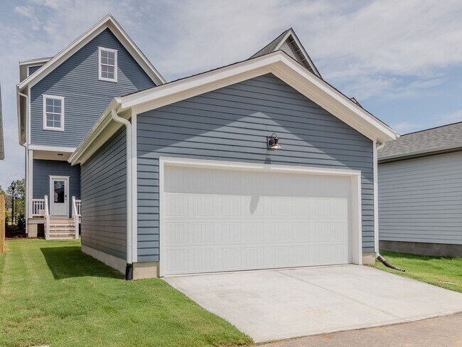Building Photo - WOW!! One of the best Locations in one of the most desired neighborhoods