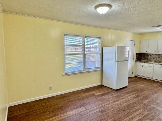 Building Photo - Adorable 3-bedroom!!