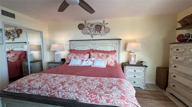 Building Photo - 5915 Sea Ranch Dr