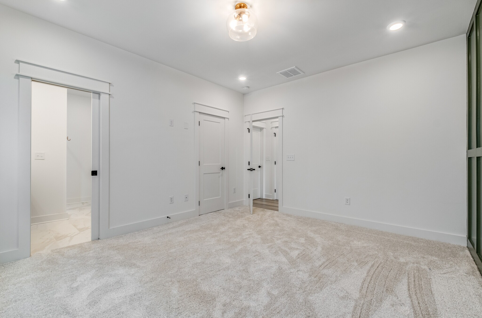 Building Photo - 153 Oasis Dr