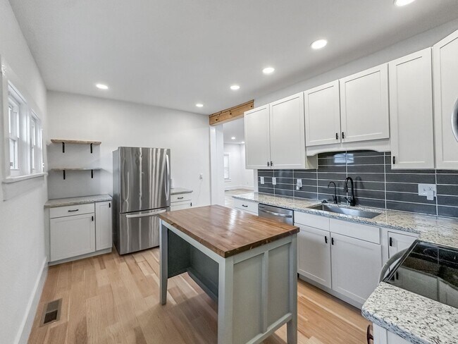 Building Photo - Beautiful, updated 3 bedroom home for rent!