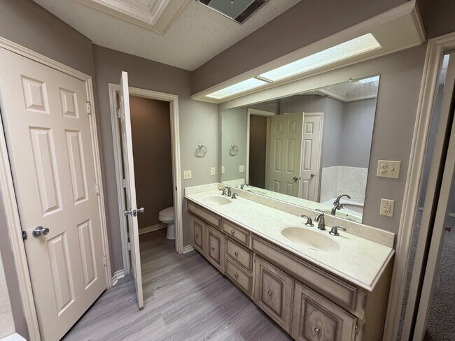 Building Photo - Nice Modern Home Located In Whisper Wood Near Tech. Includes access to pool & tennis court.