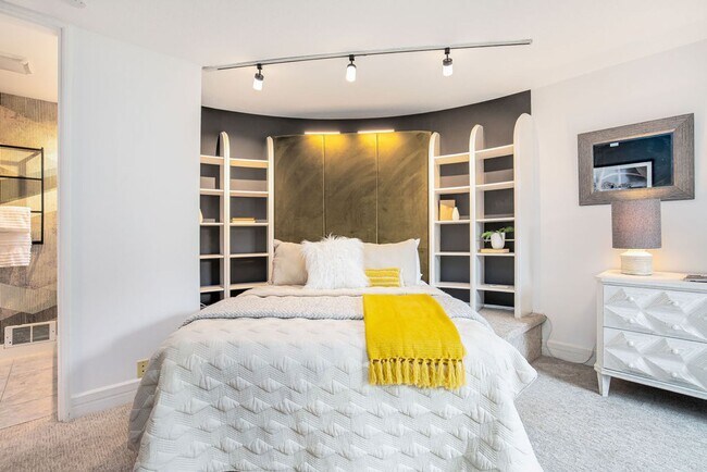 Building Photo - North Capitol Hill One-of-a- Kind Duplex!