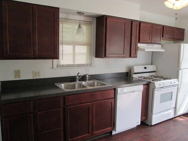 Building Photo - 519 Forest-Hill Dr