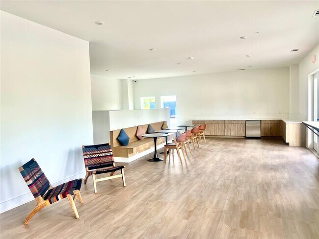 Building Photo - 4802 N Congress Ave