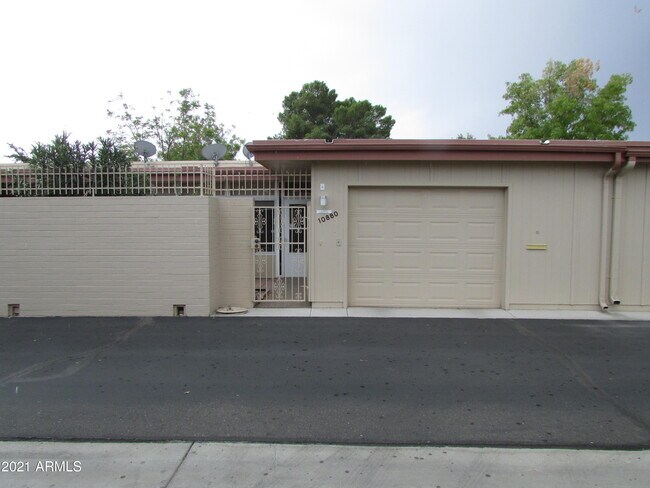 Building Photo - 10880 W Emerald Dr