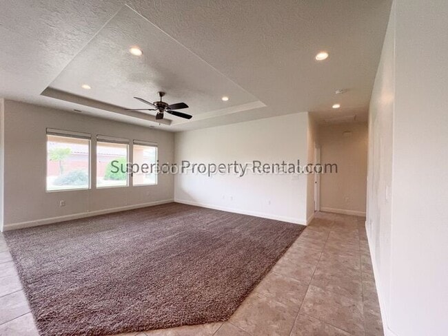 Building Photo - 4 bed, 2.5 bath home w/2 car garage