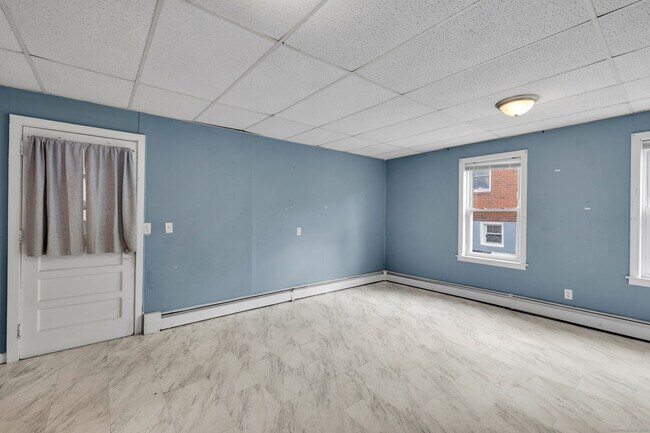 Building Photo - 223 Lawlor St