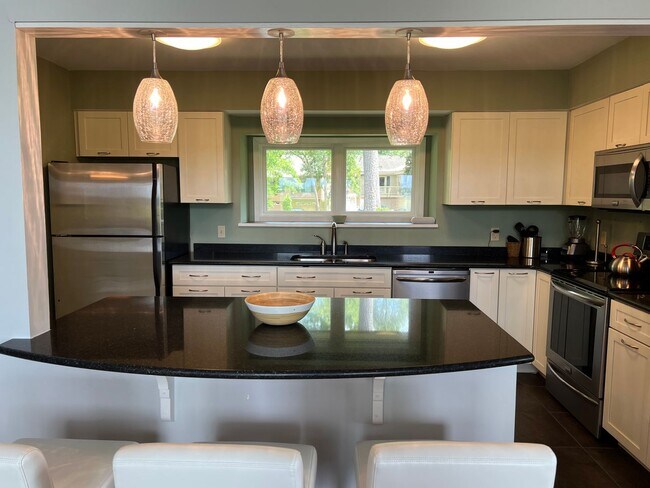 Building Photo - Beautiful Furnished Marsh Front Home - 6 mo Lease Term