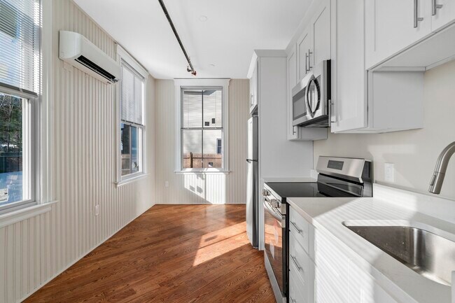 Building Photo - 34 Tremaine St