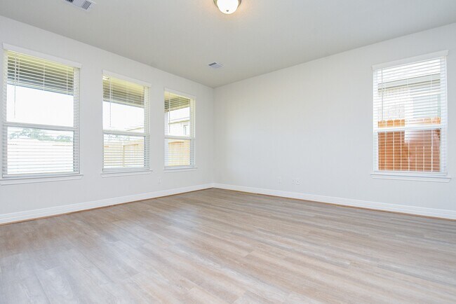 Building Photo - 27131 Grey Fox Run
