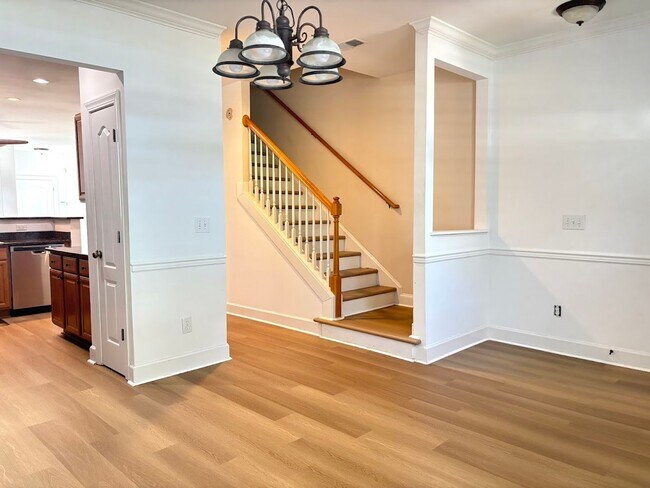 Building Photo - Beautiful 3-Bedroom, 3.5-Bath Townhome in ...