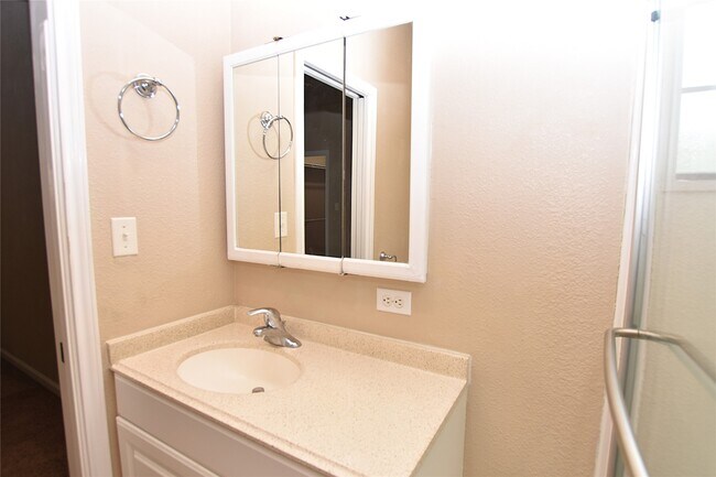 Building Photo - 405 Mc Kinney Ln