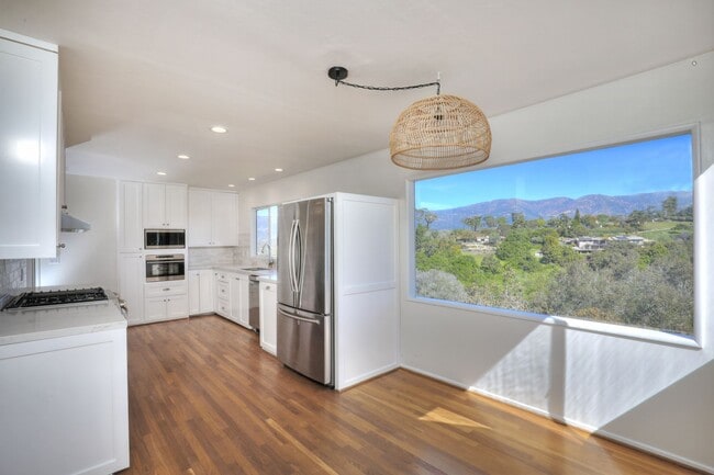 Building Photo - Peaceful Hope Ranch Living