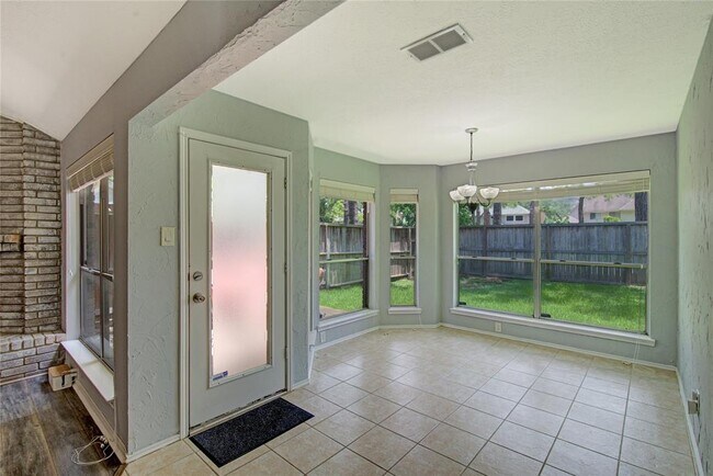Building Photo - 16322 Chimneystone Dr
