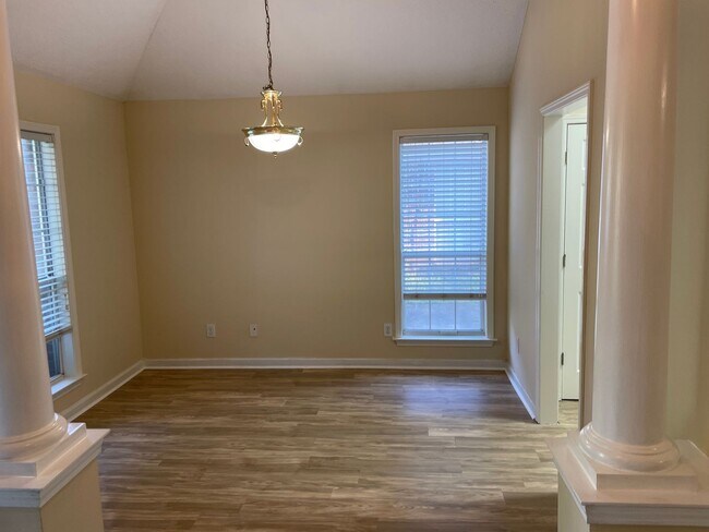 Building Photo - 618 Ridge Park Dr