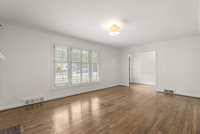 Building Photo - 2151 Radcliffe Dr NW