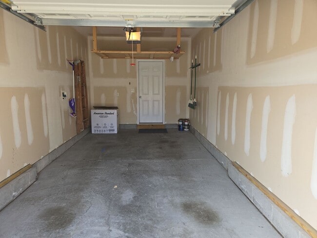 Building Photo - Virginia Beach living at its BEST!