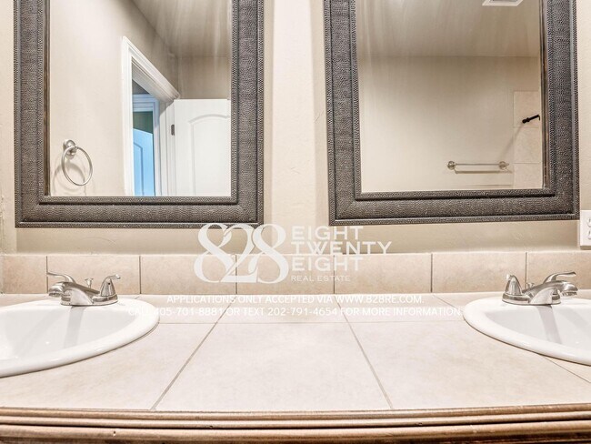 Building Photo - NEW TO THE MARKET!  Spacious 4 Bed/2 Bath Near very Close to Campus!!