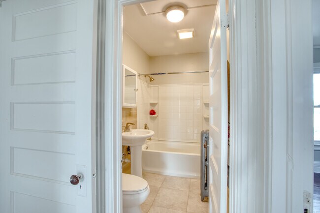 Building Photo - 325 Chestnut St