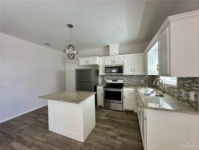 Building Photo - 12 N Winona Dr