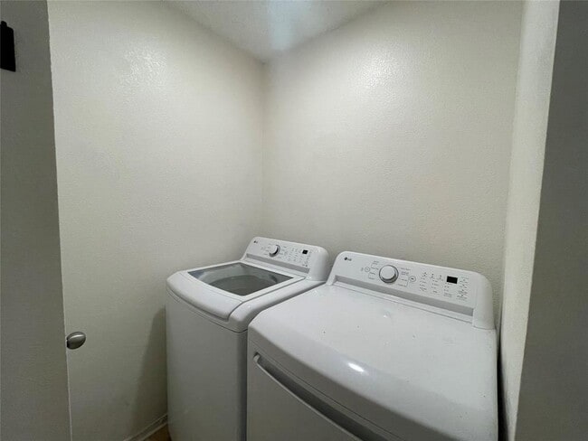 Building Photo - 6104 Calmar Cove