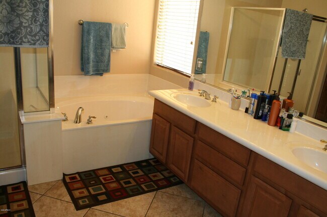 Building Photo - 8851 W Augusta Ave