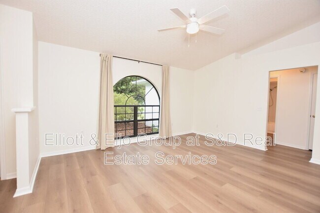 Building Photo - 2220 Maple Hill Ct