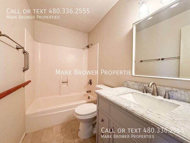 Building Photo - 910 E La Jolla Dr