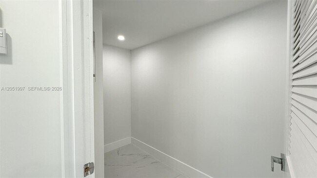 Building Photo - 18061 Biscayne Blvd