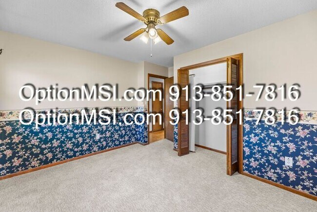 Building Photo - Country Charm Just Minutes From Lawrence!