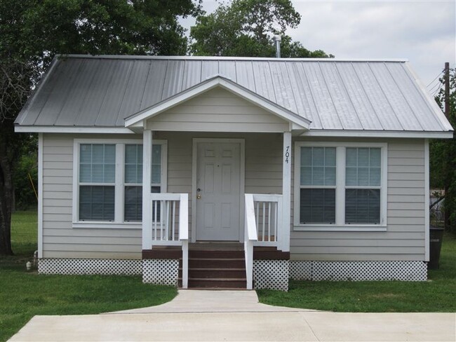 Primary Photo - 2 br, 1 bath House - 706 Leonard Dr 706 Le...