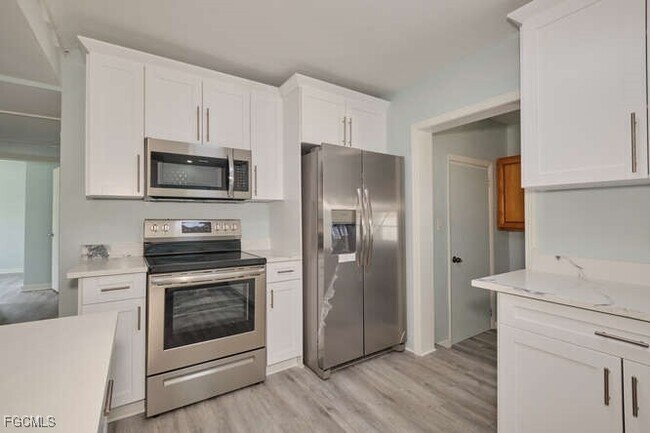 Building Photo - 4370 Deleon St