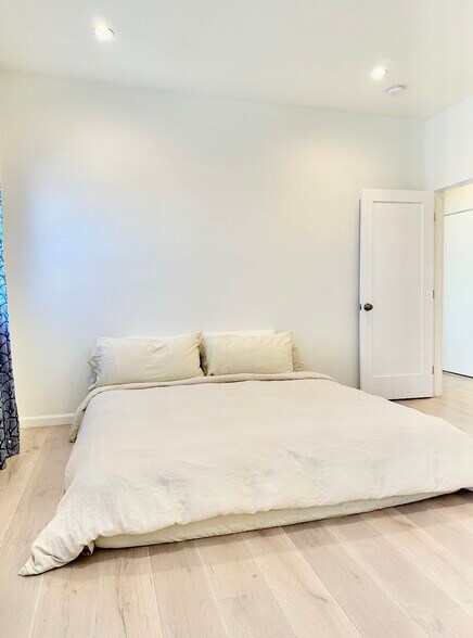 Building Photo - 5234 W 20th St