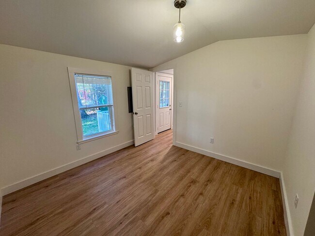 Building Photo - Freshly Renovated Single Family in Dover, ...
