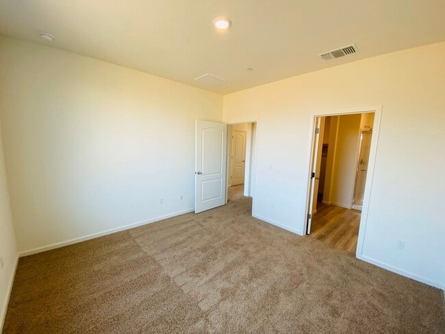 Building Photo - 5531 Glowhaven St