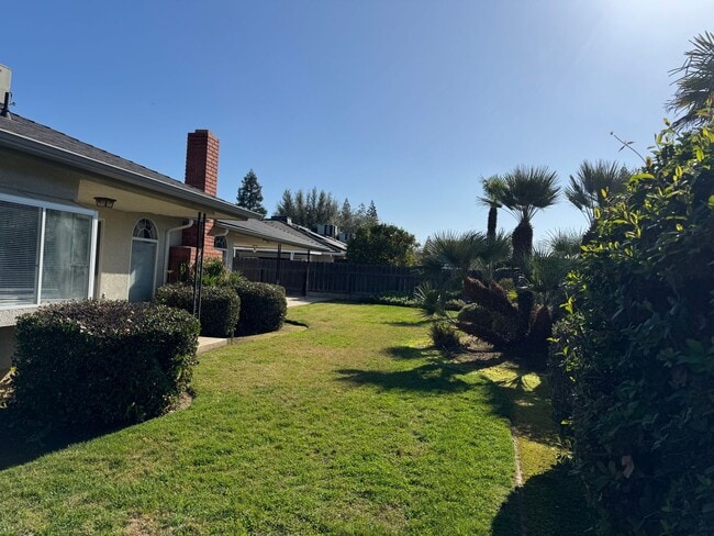 Building Photo - 6517 N San Pedro Ave