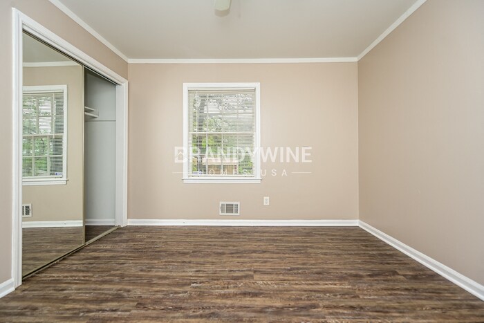 Building Photo - 5515 Scofield Rd