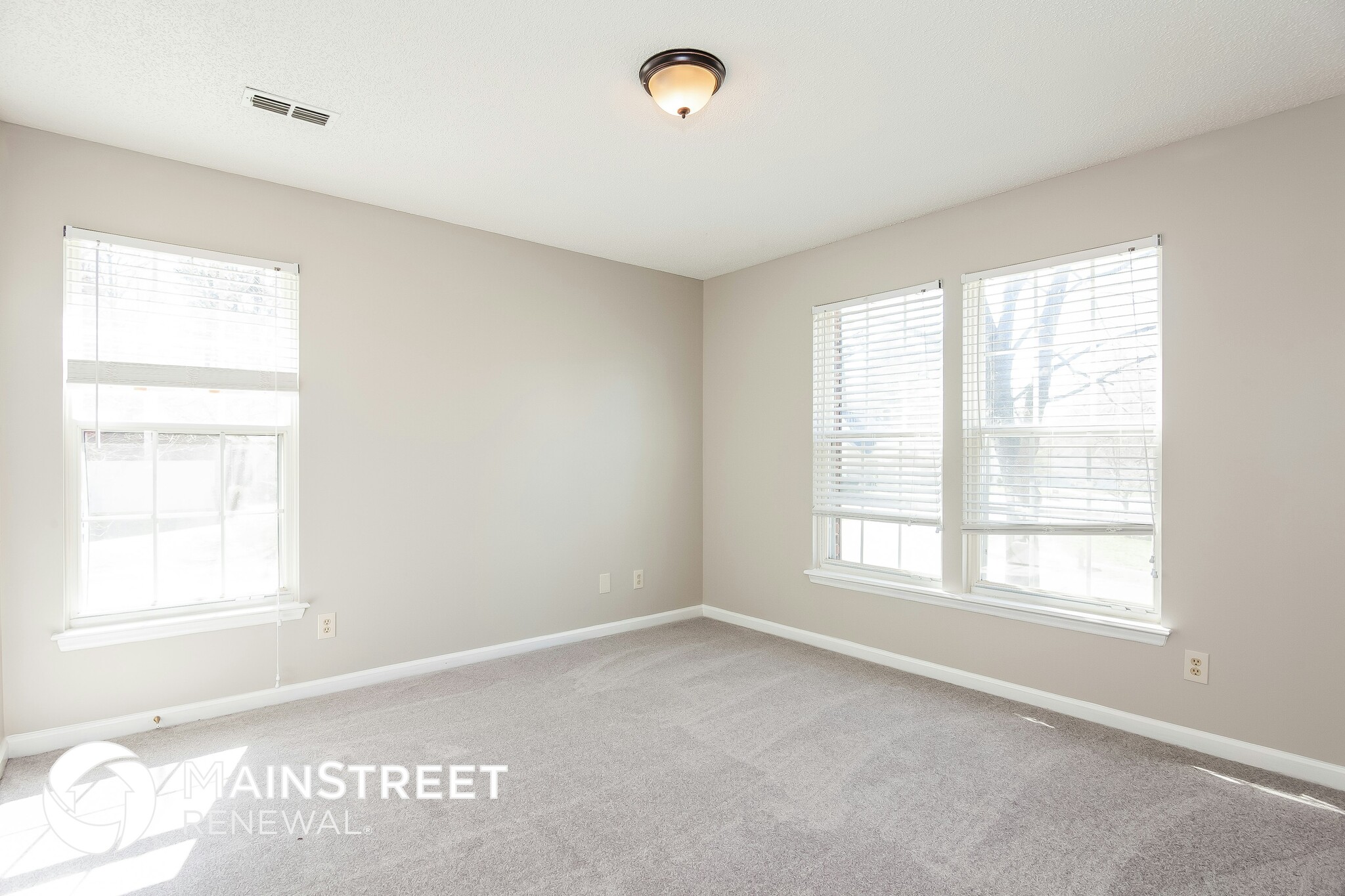 Building Photo - 6002 Pecan Cove Ln