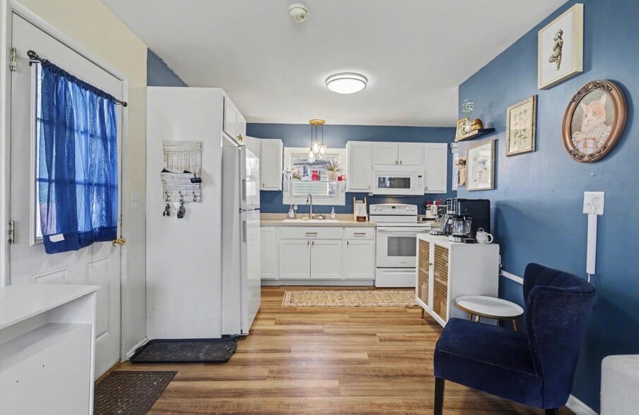 Building Photo - 133 W Hughes St