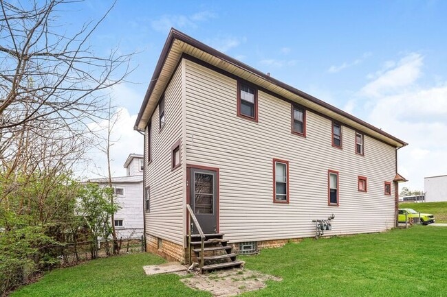 Building Photo - 1530 1/2 W High Street