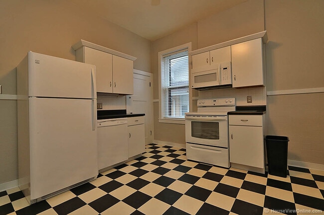 Building Photo - Three Story House Close to SEMO - June 2026- May 2027 Lease