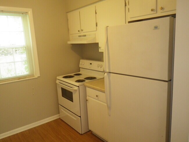 Building Photo - 422 Acklen Park Dr