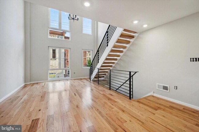 Building Photo - 1515 W Stiles St