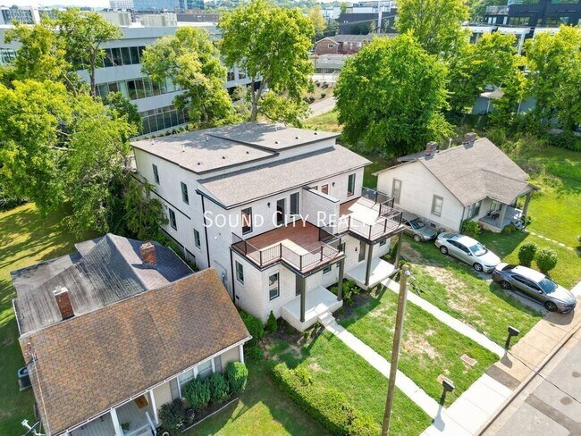 Building Photo - 2715 Delaware Ave