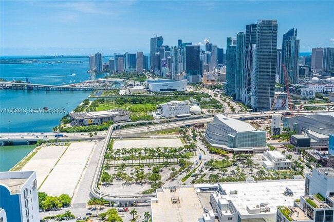 Building Photo - 1750 N Bayshore Dr