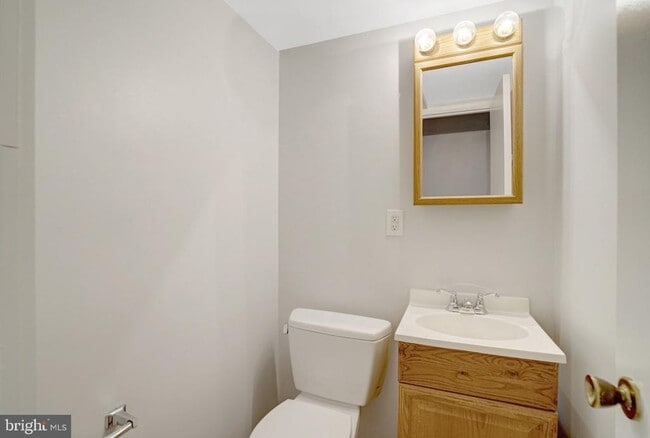 Building Photo - 8236 Governors Ct