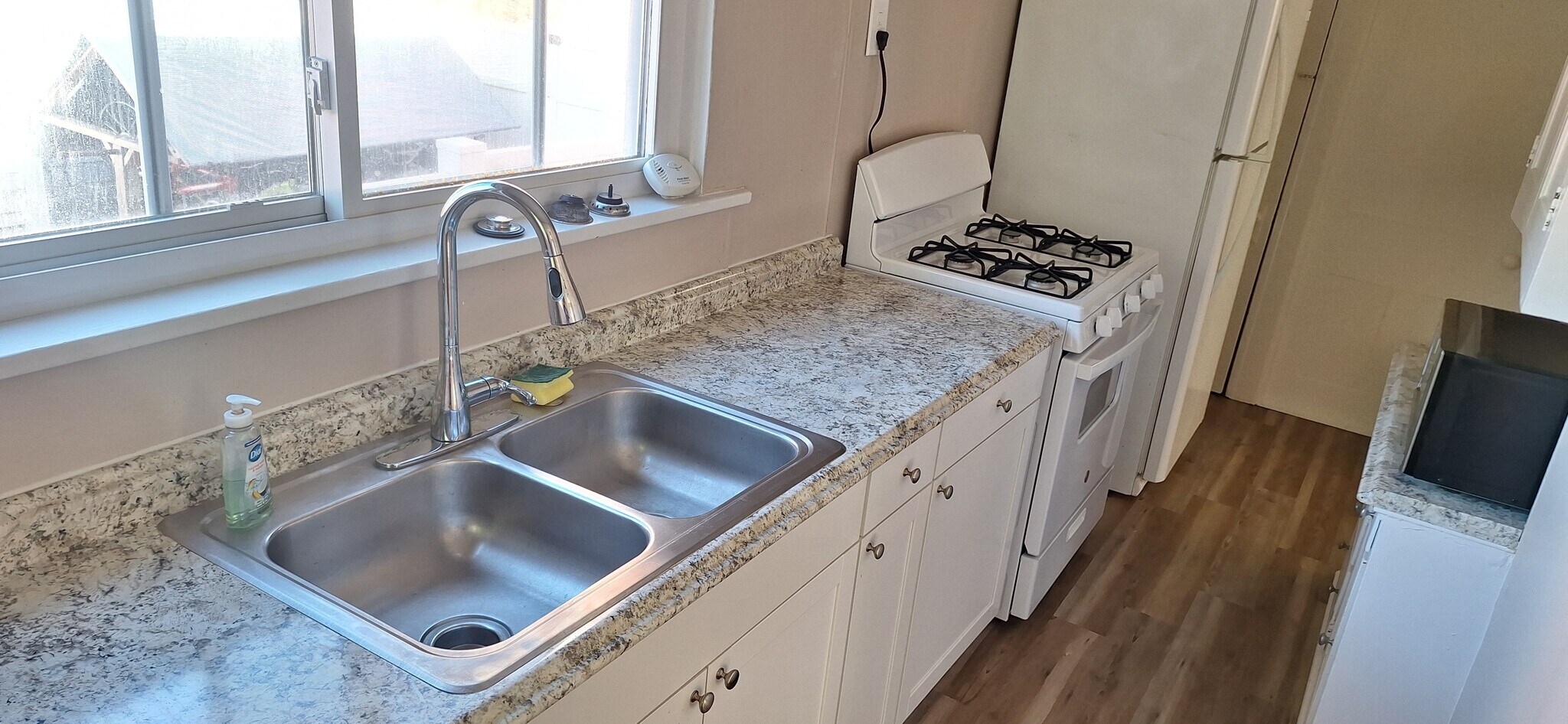 Kitchen - 635 5th St